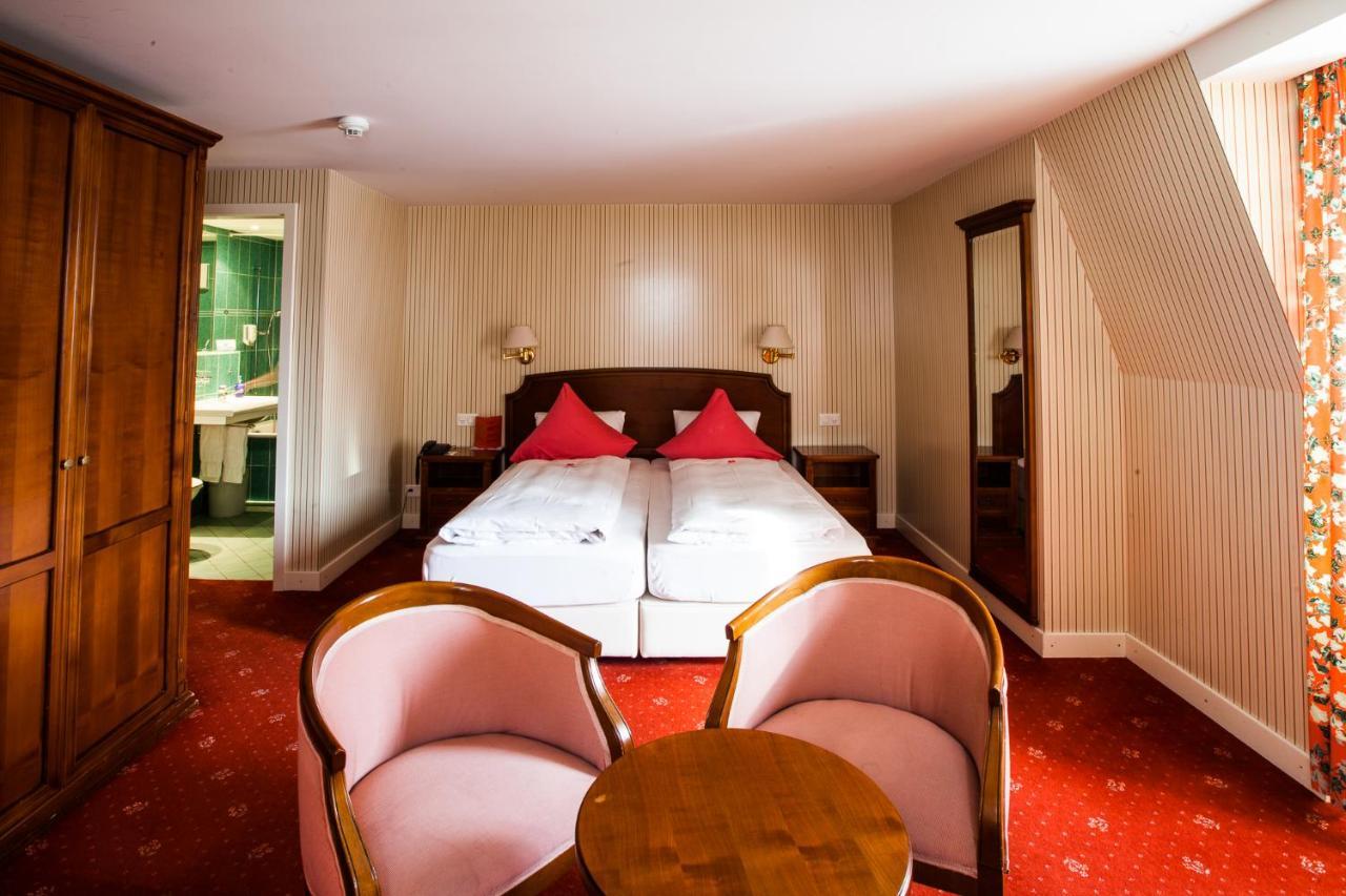 Carlton-europe Vintage Adults Hotel