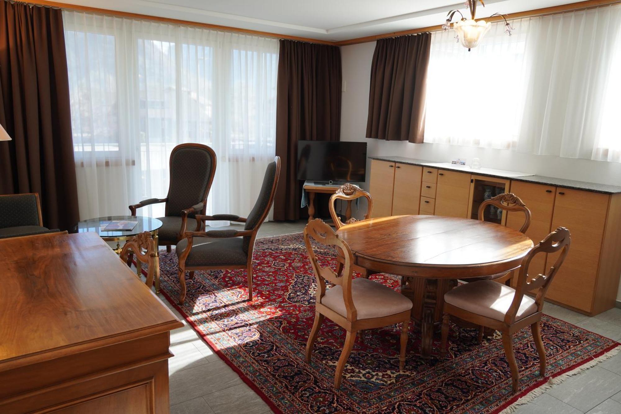 Carlton-europe Vintage Adults Hotel