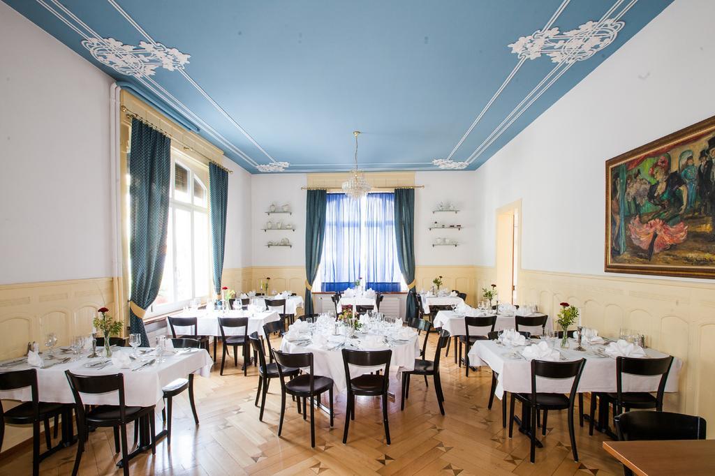 Carlton-europe Vintage Adults Hotel