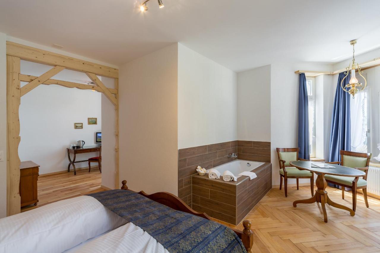 Carlton-europe Vintage Adults Hotel